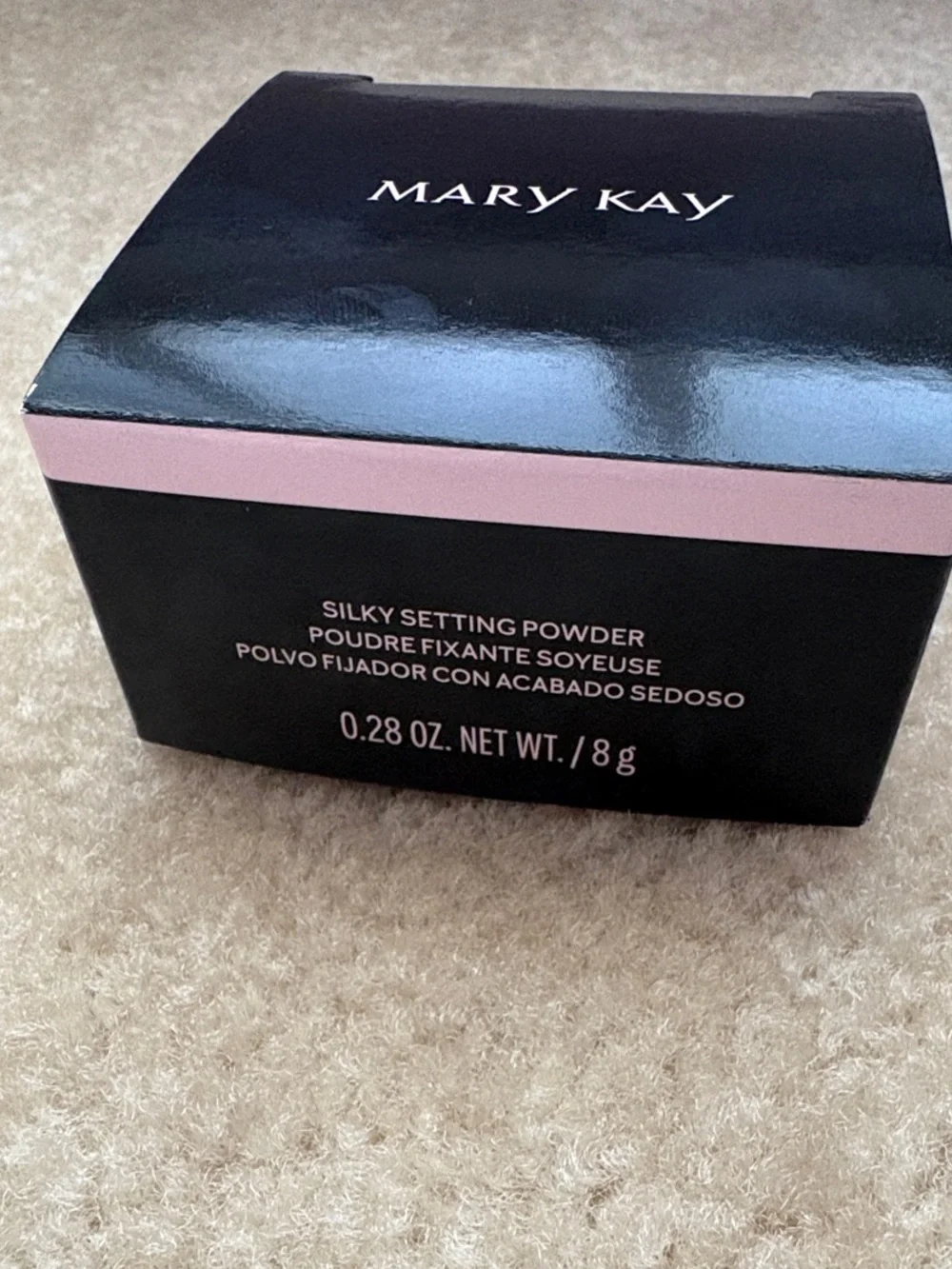 NIB Mary Kay Silky Setting Powder - LIGHT MEDIUM IVORY MATTE